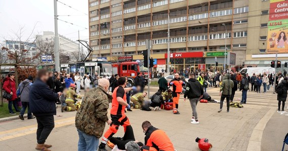 Mężczyzna, który wiosną wjechał w pieszych na placu Rodła w centrum Szczecina, potrącając kilkanaście osób, był niepoczytalny. Do takiego wniosku doszli psychiatrzy, którzy na zlecenie prokuratury zbadali Grzegorza Ł.