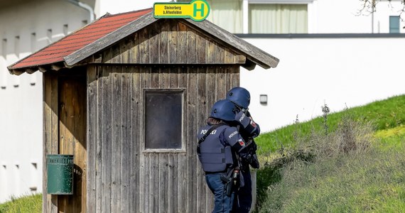 Dwie osoby zginęły w strzelaninie, do której doszło w Górnej Austrii. Trwają poszukiwania 56-letniego sprawcy. Jest on uważany za wyjątkowo niebezpiecznego.