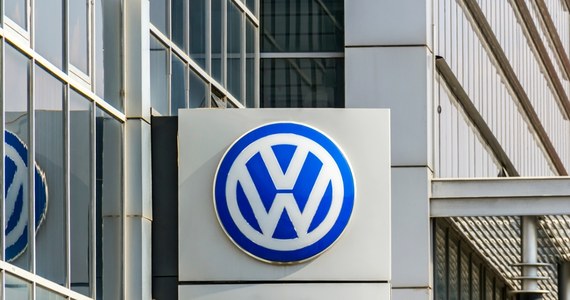 Trzęsienie ziemi w Volkswagenie prawdopodobnie będzie większe, niż zapowiadano. Firma chce zamknąć trzy fabryki samochodów w Niemczech i zwolnić dziesiątki tysięcy pracowników. Motoryzacyjny gigant szuka oszczędności, bo jest w złej sytuacji finansowej. 