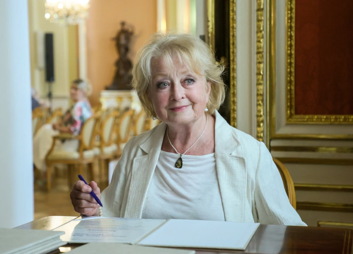 Magdalena Zawadzka 29 października kończy 80 lat. "Z tej okazji życzymy wspaniałej Jubilatce, by pozostała dokładnie taka, jaka jest. Dużo zdrowia, samych radości, mądrych i pięknych ludzi wokół" - napisał w informacji prasowej warszawski Teatr Ateneum.