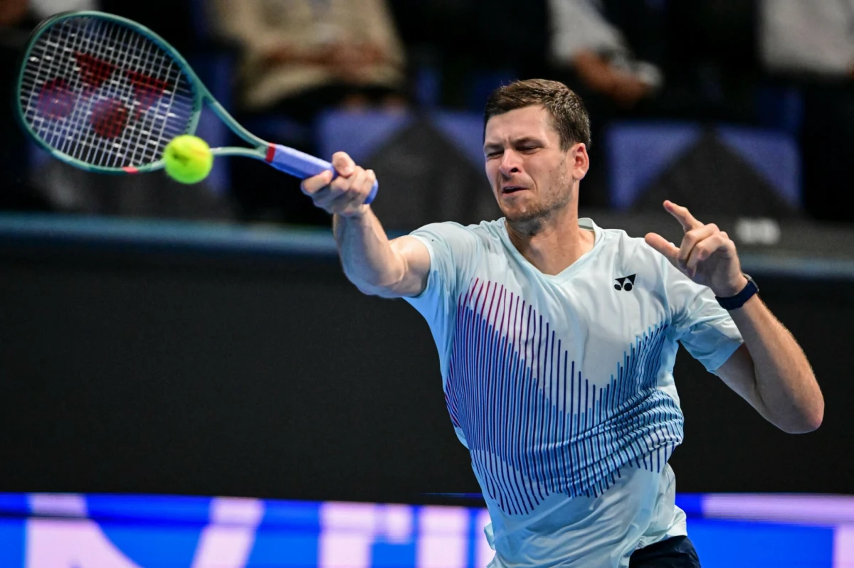 To nie był udany powrót na kort w wykonaniu Huberta Hurkacza. ​Polak przegrał z Amerykaninem Alexem Michelsenem 1:6, 3:6 w 1. rundzie turnieju ATP Masters 1000 w Paryżu. Był to pierwszy występ Hurkacza od 27 września.