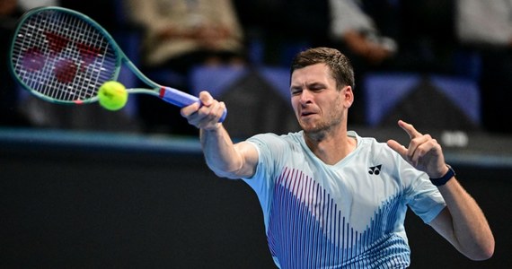 To nie był udany powrót na kort w wykonaniu Huberta Hurkacza. ​Polak przegrał z Amerykaninem Alexem Michelsenem 1:6, 3:6 w 1. rundzie turnieju ATP Masters 1000 w Paryżu. Był to pierwszy występ Hurkacza od 27 września.