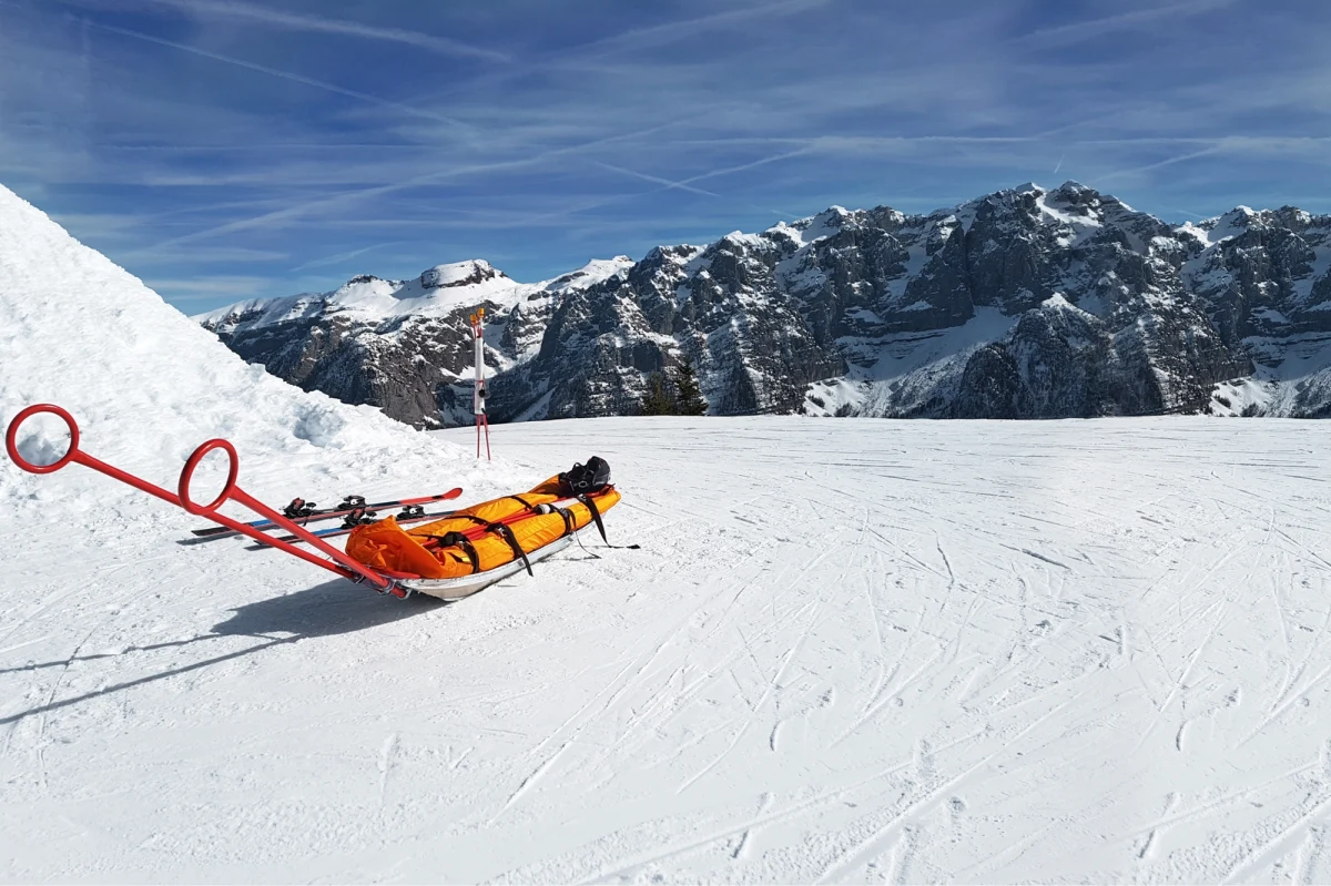 Włoska narciarka alpejska Matilde Lorenzi upadła podczas treningu na lodowcu w Tyrolu Południowym. Jak relacjonują świadkowie, mocno uderzyła twarzą o lód. Zmarła następnego dnia w szpitalu w Bolzano. Włochy są w szoku.  