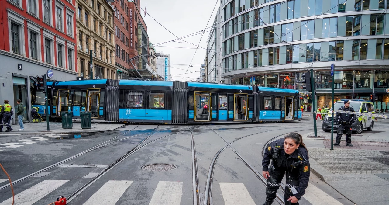 Oslo. Tramwaj wjechał w sklep w centrum miasta