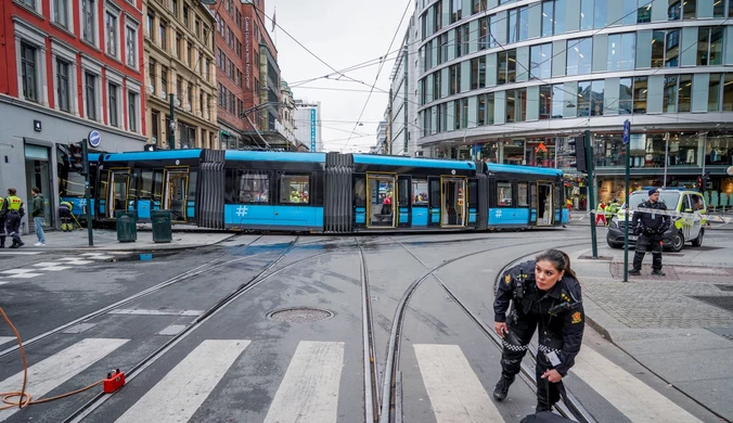 "Kompletny chaos" w Oslo. Rozpędzony tramwaj wjechał w budynek