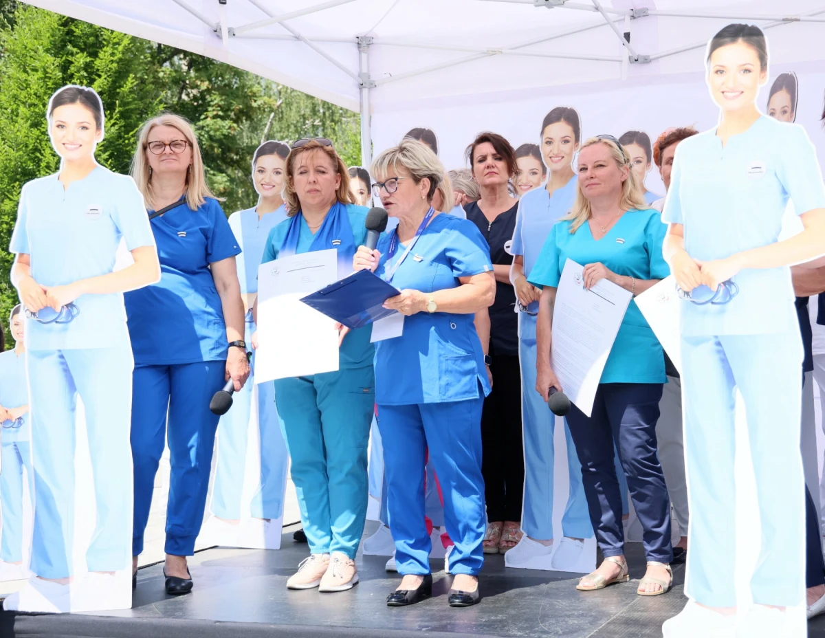 Ogólnopolski Związek Zawodowy Pielęgniarek i Położnych planuje zorganizować kolejną manifestację w Warszawie - dowiedział się reporter RMF FM. Ma się ona odbyć 19 listopada przed kancelarią premiera.