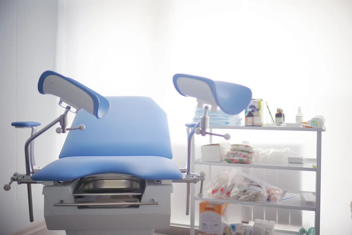 Do końca tego miesiąca w Anglii i Walii wprowadzone zostaną 150-metrowe strefy ochronne wokół klinik aborcyjnych. Przestępstwem będzie prowadzenie w ich obrębie działalności mającej na celu zastraszanie personelu medycznego lub kobiet odwiedzających te ośrodki.