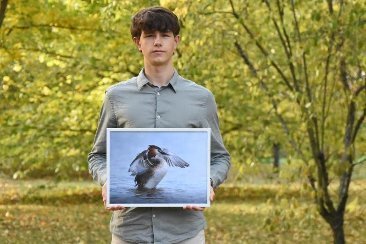 Dwa zdjęcia młodego poznaniaka trafiły do konkursu organizowanego przez magazyn National Geographic Polska. 15-letni Alexander Buruzs dopiero zaczyna swoją przygodę z fotografią - aparat po raz pierwszy wziął do ręki dopiero rok temu, a w planach ma udział w jeszcze kilku konkursach.