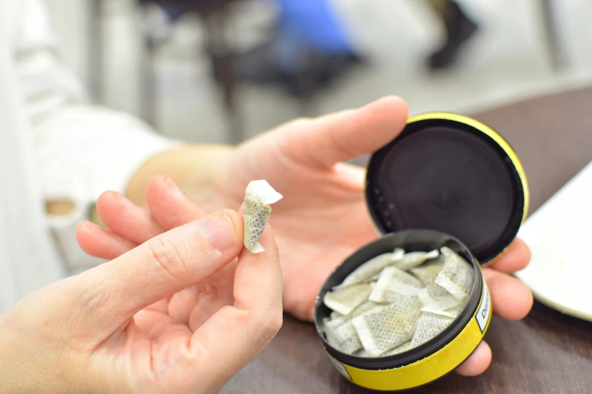 Coraz bliżej zakazu sprzedaży saszetek z nikotyną. Jak dowiedział się reporter RMF FM, do końca roku przepisy w tej sprawie ma przygotować specjalny zespół w Ministerstwie Zdrowia. Eksperci przekonują, że Polska powinna zakazać albo mocno ograniczyć dostęp do saszetek z nikotyną.