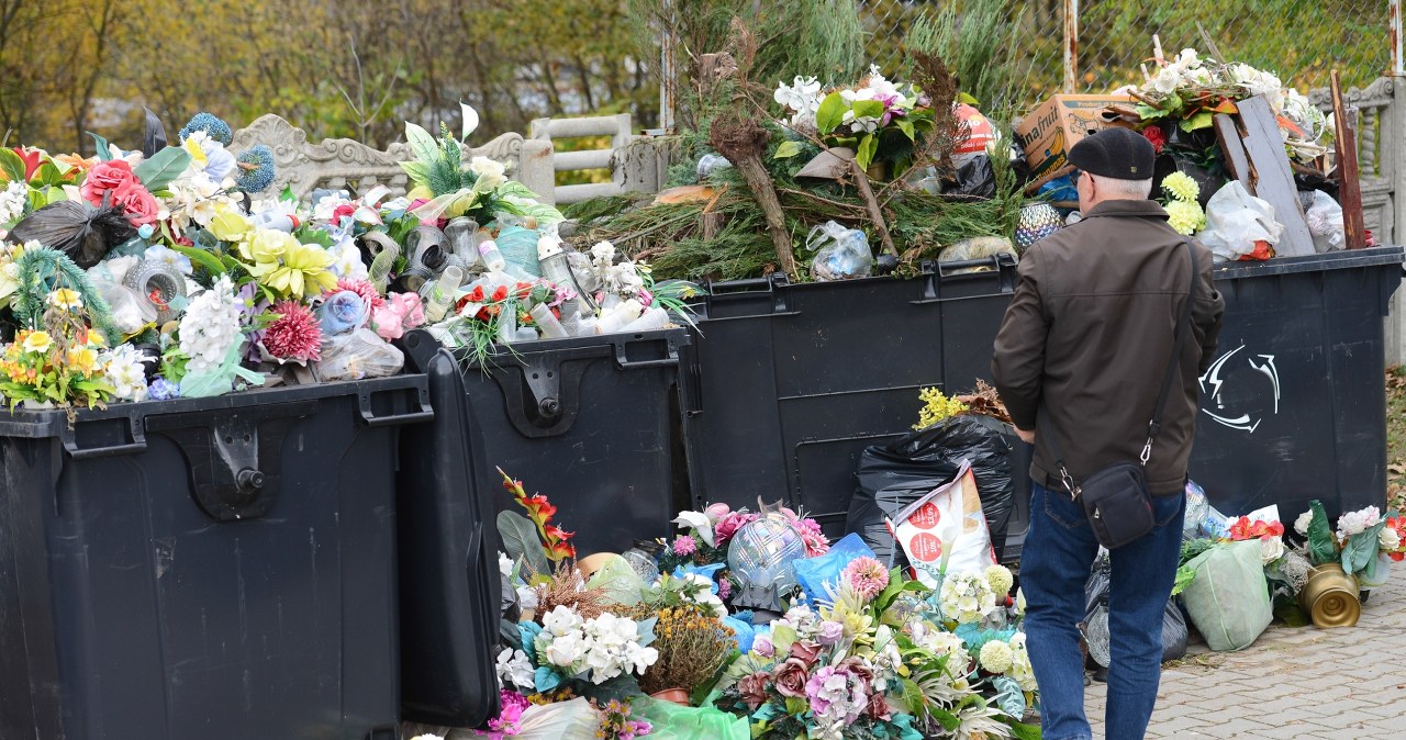 Śmieci po Wszystkich Świętych. Nawet 9 kg z jednego grobu