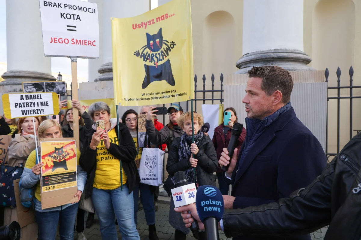 Wolontariusze ze schroniska na Paluchu spotkali się z prezydentem Rafałem Trzaskowskim. Włodarz miasta zaprosił ich na rozmowy, po tym jak zorganizowali protest przed ratuszem. Domagali się oni interwencji władz w sprawie polityki obecnego kierownictwa schroniska.