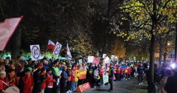 We wtorek przed kancelarią premiera w Warszawie protestowało kilkuset młodych piłkarzy. To podopieczni najpopularniejszej w Polsce szkółki piłkarskiej, którzy w czerwcu przyszłego roku stracą miejsce do trenowania w stolicy.