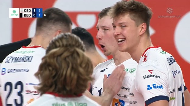 ZAKSA Kędzierzyn-Koźle – Nowak-Mosty MKS Będzin. Siatkówka, PlusLiga 2024/2025 - 9. kolejka. Rafał Szymura popisał się efektownym przyjęciem, a po chwili skończył atak.