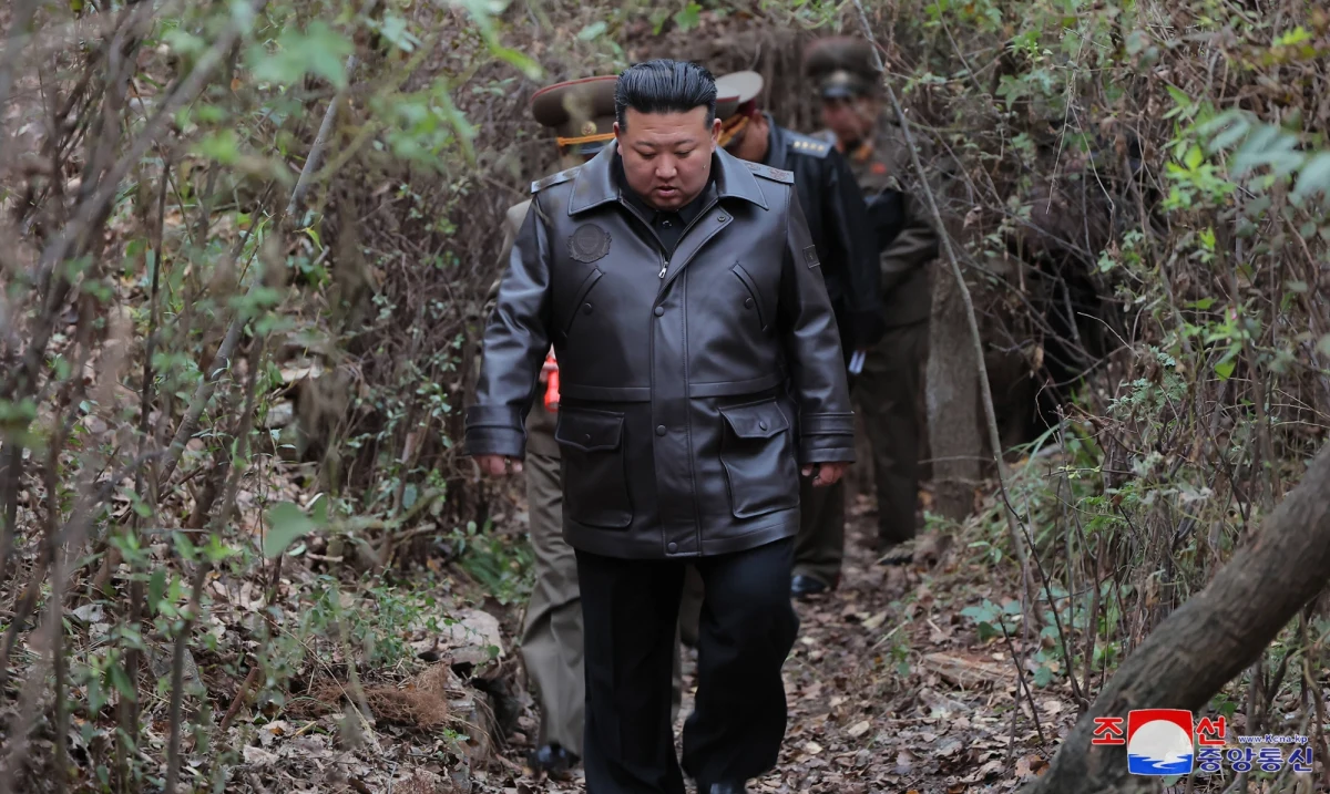 Korea Północna wzmocniła ochronę swojego przywódcy Kim Dzong Una ze względu na możliwe próby zamachu na jego życie - poinformowała południowokoreańska Narodowa Służba Wywiadowcza (NIS). Służby zwróciły uwagę na zwiększoną aktywność publiczną dyktatora.