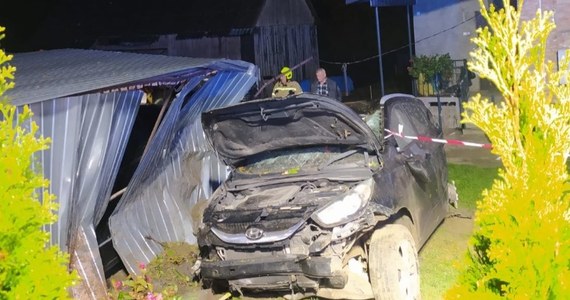 Dwoje dzieci zostało rannych w wyniku wypadku, do którego doszło w miejscowości Karniewo w powiecie ciechanowskim na Mazowszu. Kierująca samochodem osobowym wypadła z drogi i uderzyła w blaszany garaż. Była pod wpływem alkoholu.