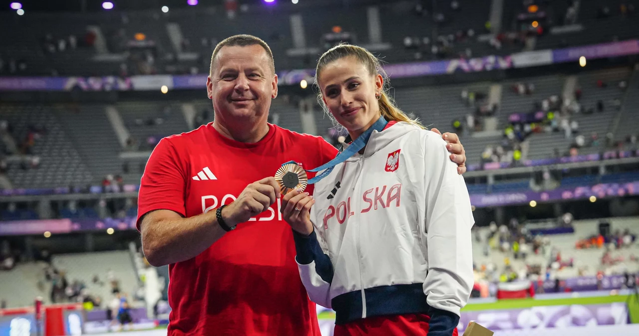 Natalia Bukowiecka z trenerem Markiem Rożejem po sukcesie w igrzyskach olimpijskich w Paryżu