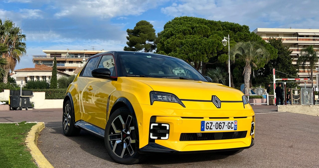 Renault 5 po zmianach na 2026 rok. Więcej wyposażenia i opcji personalizacji