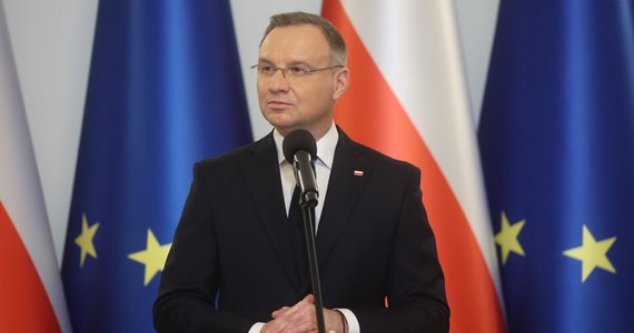 Prezydent Andrzej Duda podpisał nowelizację ustawy o rencie socjalnej. Regulacja zakłada, że osoby uprawnione do renty socjalnej, całkowicie niezdolne do pracy i samodzielnej egzystencji, otrzymają 2520 zł dodatku dopełniającego.