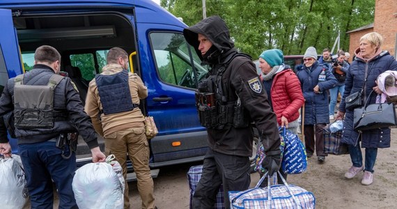 Lubelszczyzna szykuje się na ewentualną nową falę uchodźców z Ukrainy. Tegoroczna zima może być bowiem trudniejsza od poprzedniej z powodu dużych zniszczeń sieci przesyłowych. Sytuację pogarsza obecność wojsk północnokoreańskich i postępy Rosji w obwodzie donieckim. "Od 24 do 48 godzin jesteśmy w stanie wznowić działanie zawieszonych punktów recepcyjnych" - powiedział dziennikarzowi RMF FM wojewoda lubelski Krzysztof Komorski.