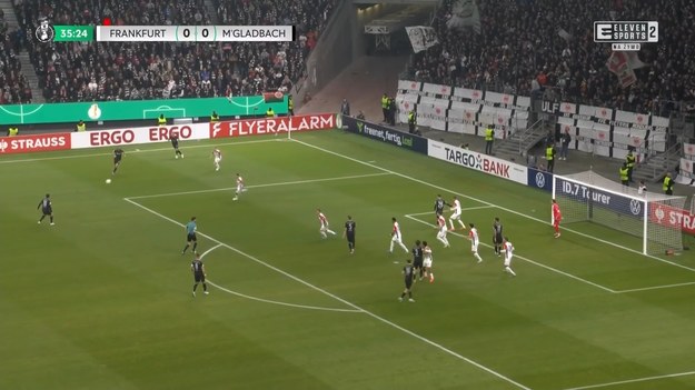 Skrót meczu Eintracht Frankfurt - Borussia Mönchengladbach.
Gole: 47. Ekitike (Skhiri), 70. Marmoush - 47. Itakura (Kleindienst).
Kartki: 15. Theate (FRA), 52. Brown (FRA), 60. Ullrich (MON), 63. Weigl (MON), 80. Friedrich (MON), 94. Cvancara (MON). 96. Trapp (FRA).