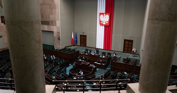 Od dziś każdy będzie mógł wziąć udział w konsultowaniu projektów, nad którymi pracują posłowie. Na stronie internetowej Sejmu rusza podstrona, pozwalająca wszystkim obywatelom na opiniowanie uchwalanych później dokumentów.