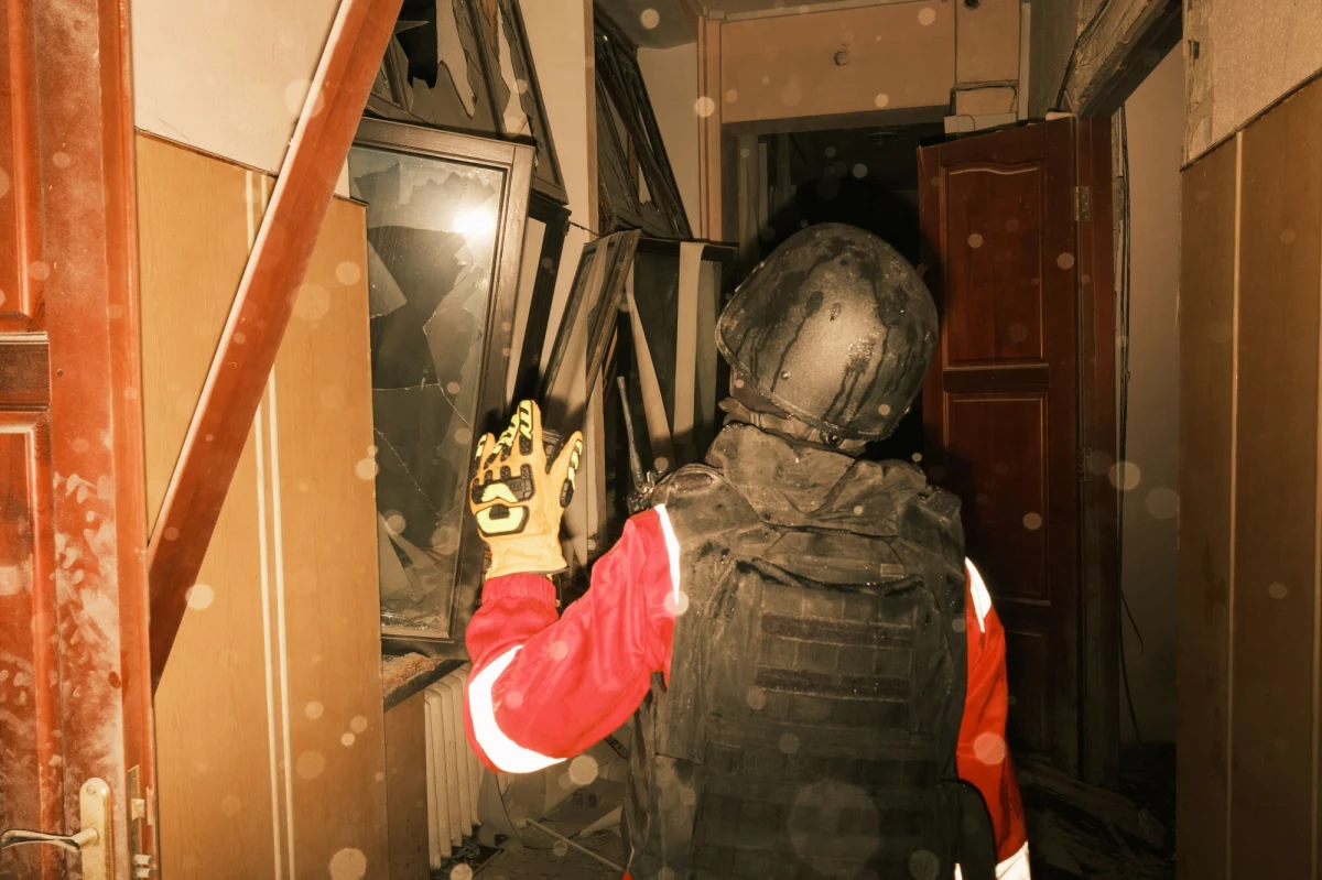 Rosyjska bomba kierowana uderzyła w wielopiętrowy blok mieszkalny w Charkowie na północnym wschodzie Ukrainy. Zginęło dziecko, rannych zostało co najmniej 29 osób. Budynek jest poważnie uszkodzony - poinformował szef władz obwodowych Ołeh Syniehubow.