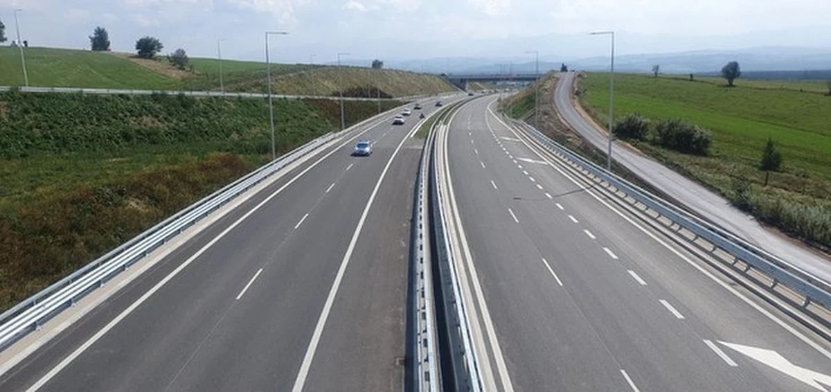 Węzeł Klikuszowa na nowej zakopiance zostanie otwarty w czwartek ok. godz. 13.00. Dzięki temu trasa między Krakowem a Nowym Targiem będzie dwujezdniowa i dwupasmowa.