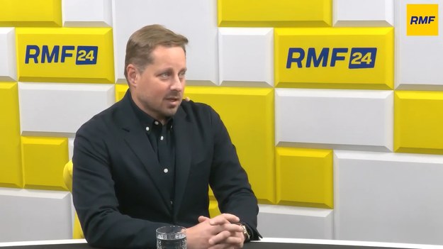 Gdyby wybory odbyły się dzisiaj, wygrałby Rafał Trzaskowski - powiedział Marcin Duma, prezes pracowni badawczej IBRiS, podczas Porannej rozmowy w RMF FM. Jak dodał, dziś kandydat PiS nie jest w stanie wygrać wyborów prezydenckich. Według Marcina Dumy, "start Donalda Tuska w wyborach mógłby dojść do skutku i mógłby te wybory wygrać". - Donald Tusk umocnił swoją pozycję, m.in. dzięki zarządzaniu sytuacją powodziową czy sceptyczną polityką migracyjną. Jest silną figurą polityczną - mówił w rozmowie z Robertem Mazurkiem.