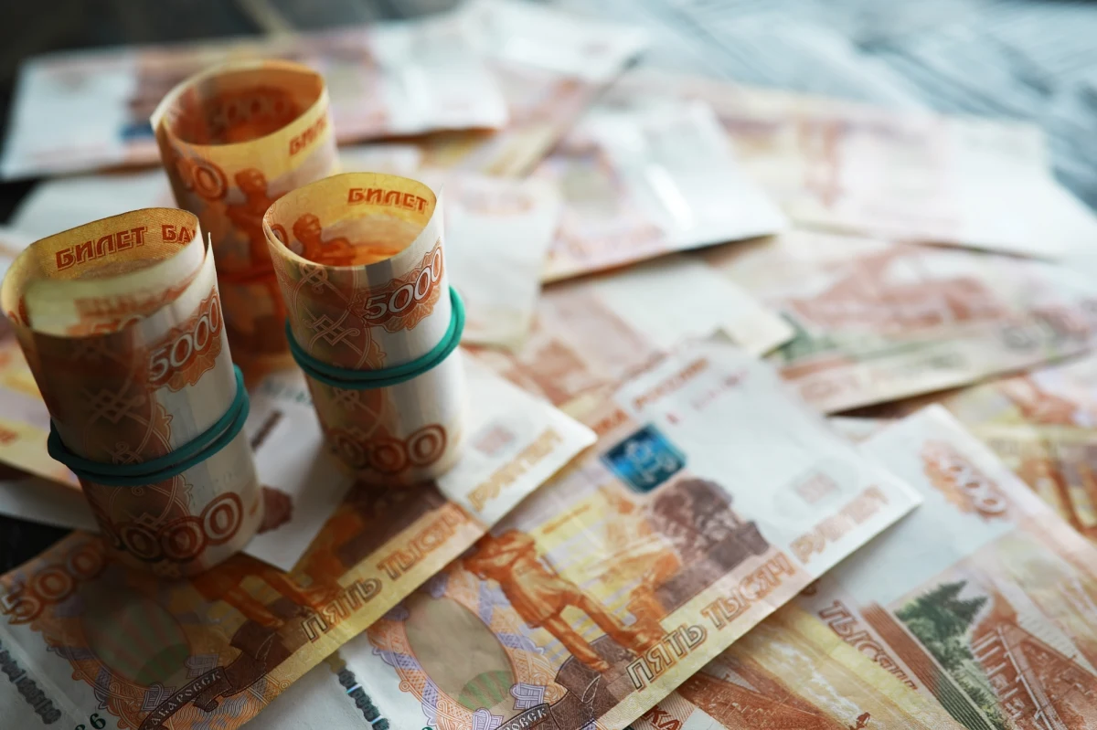 Rosyjski miliarder Roman Awdiejew sprzedał swoje akcje w Rossium Group. W związku z tym nie posiada on już żadnych aktywów w Rosji. Jak tłumaczył, zrobił to, by móc poświęcić więcej czasu swoim dzieciom, a ma ich aż 23.