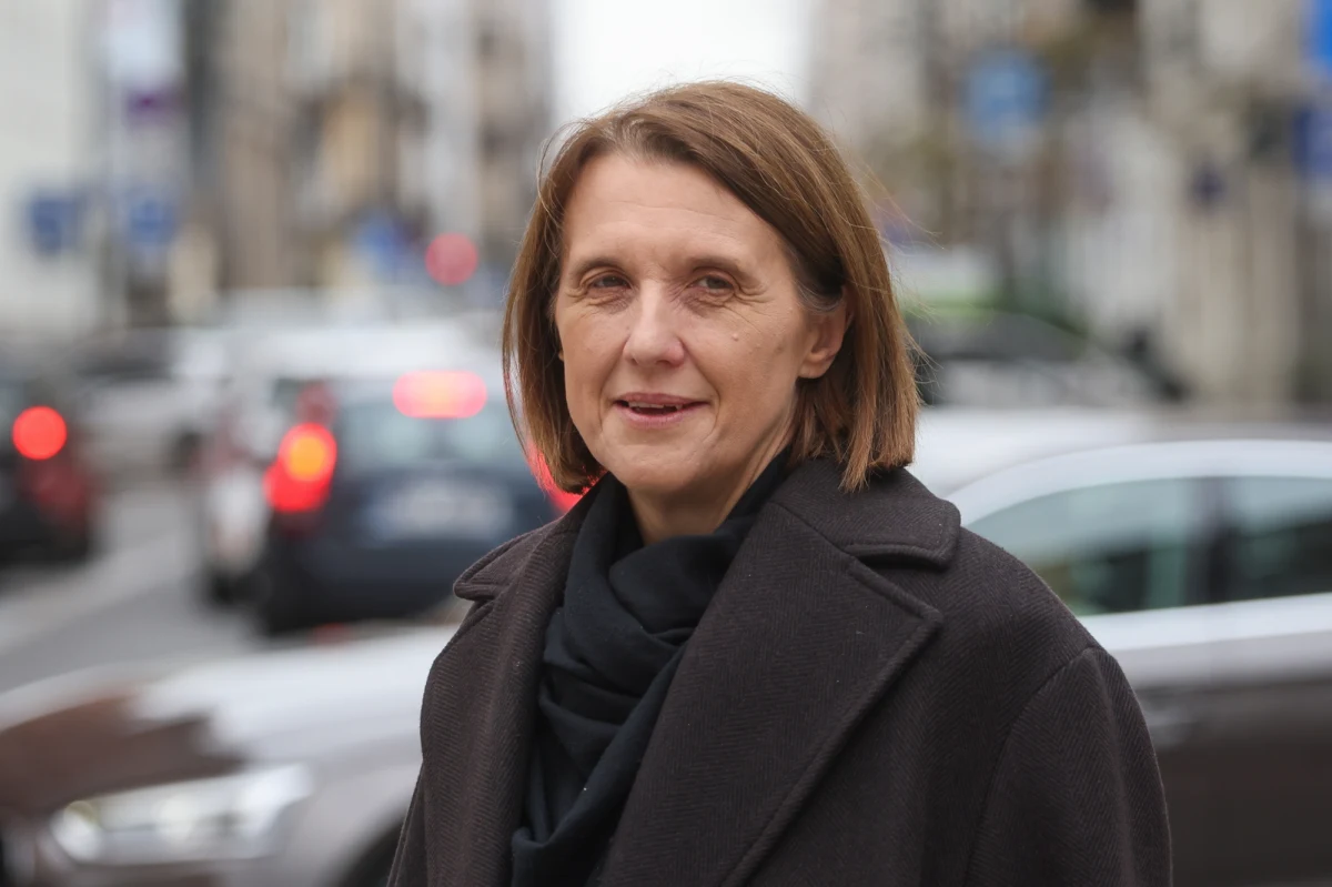 "Ustawa o zabezpieczeniu społecznym artystów zawodowych ma zabezpieczać status tych osób, które żyją z twórczości artystycznej i nie osiągają średniej krajowej. Będzie nas to kosztować ok. 350 mln zł (…). Artyści nie mogą być poza systemem" - powiedziała w Popołudniowej rozmowie w RMF FM Hanna Wróblewska. Minister kultury i dziedzictwa była też pytana o wymianę kadr w instytucjach kultury. "Część osób odeszła sama. Nikt nie został zmuszony, niektórym skończyła się kadencja" - stwierdziła.