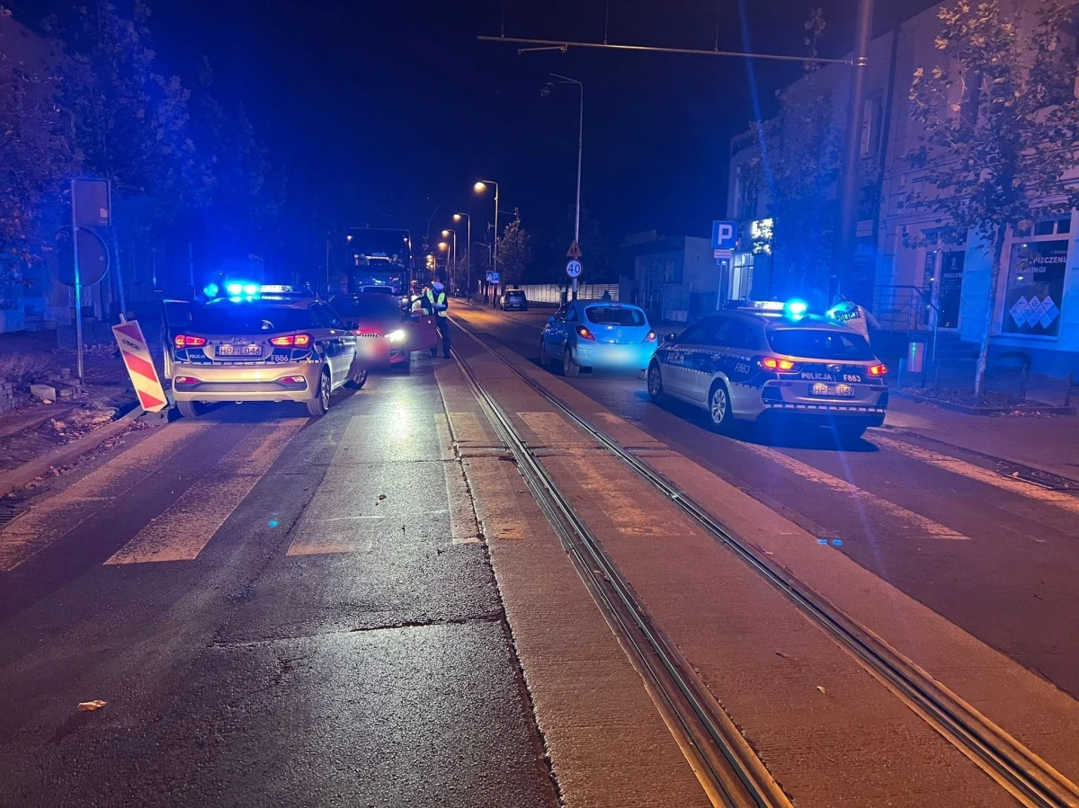 13-latka trafiła do szpitala po tym, jak w czwartek - przechodząc przez oznakowane przejście dla pieszych - została potrącona przez opla. Parę sekund później w dziewczynkę potrąciło w jadące z naprzeciwka bmw. Do wypadku doszło w Konstantynowie Łódzkim. 