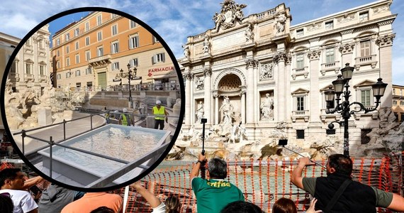 Przy rzymskiej fontannie di Trevi w Rzymie zamontowano mały basen, do którego turyści mogą wrzucać monety, co jest tradycyjnym zwyczajem w tym miejscu. W fontannie obecnie nie ma wody z powodu prowadzonych tam prac.