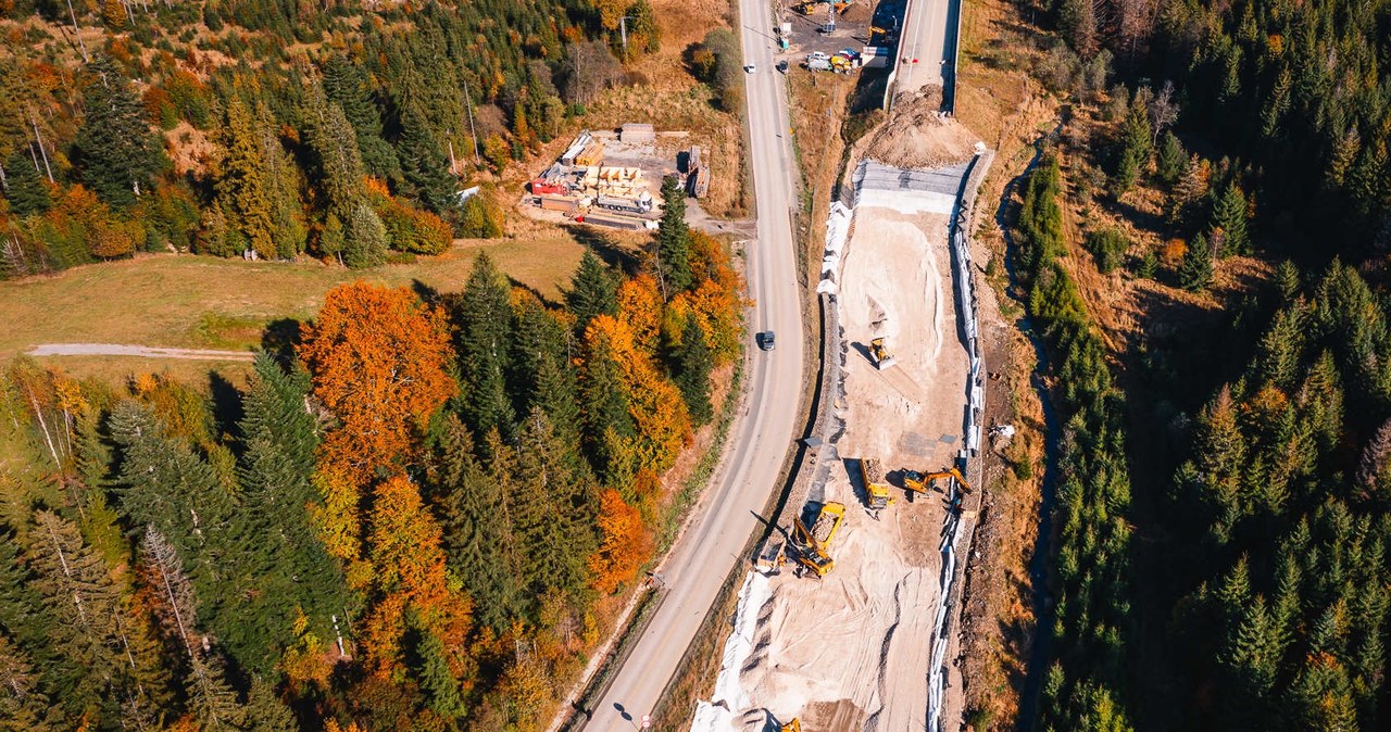 Generalna, Dyrekcja, Dróg, Krajowych, Autostrad, wprowadziła, zmiany, odcinku, między, Lalikami, Zwardoniem, osunięciu, ziemi, b Zmiana organizacji ruchu na S1. To tam osunęła się ziemia