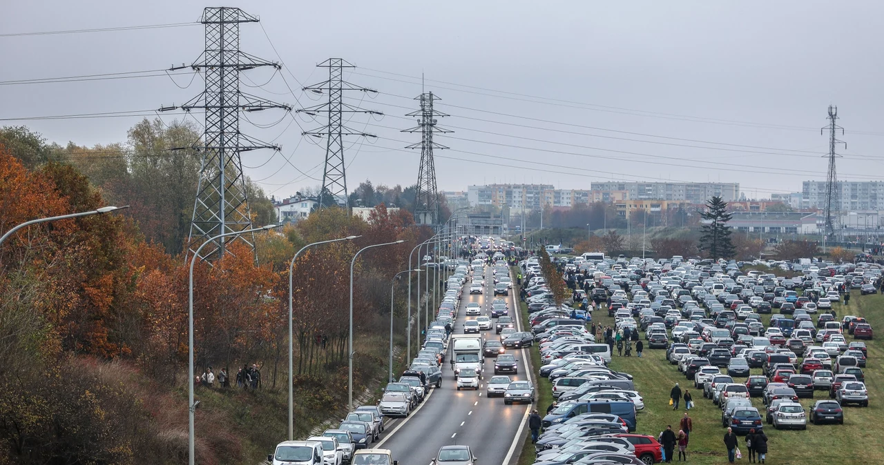 Wszystkich Świętych to tradycyjnie okres wyjazdów. Czy jednak celem podróży zawsze jest cmentarz?