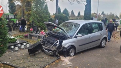 Przebił mur cmentarza, wjechał między nagrobki i uszkodził kilka z nich