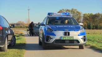 Akcja służb przy cmentarzu. Mężczyzna postrzelony przez policję