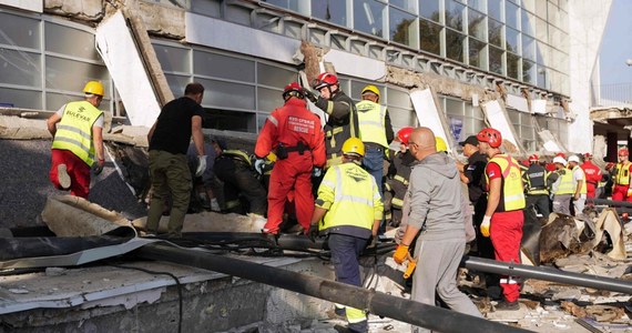 Co najmniej 13 osób zginęło, a ponad 30 zostało rannych w wyniku zawalenia się części dachu dworca kolejowego w serbskim Nowym Sadzie. "Niestety, nie jest to ostateczna liczba ofiar śmiertelnych tragedii" - powiedział minister spraw wewnętrznych Serbii Ivica Daczić.