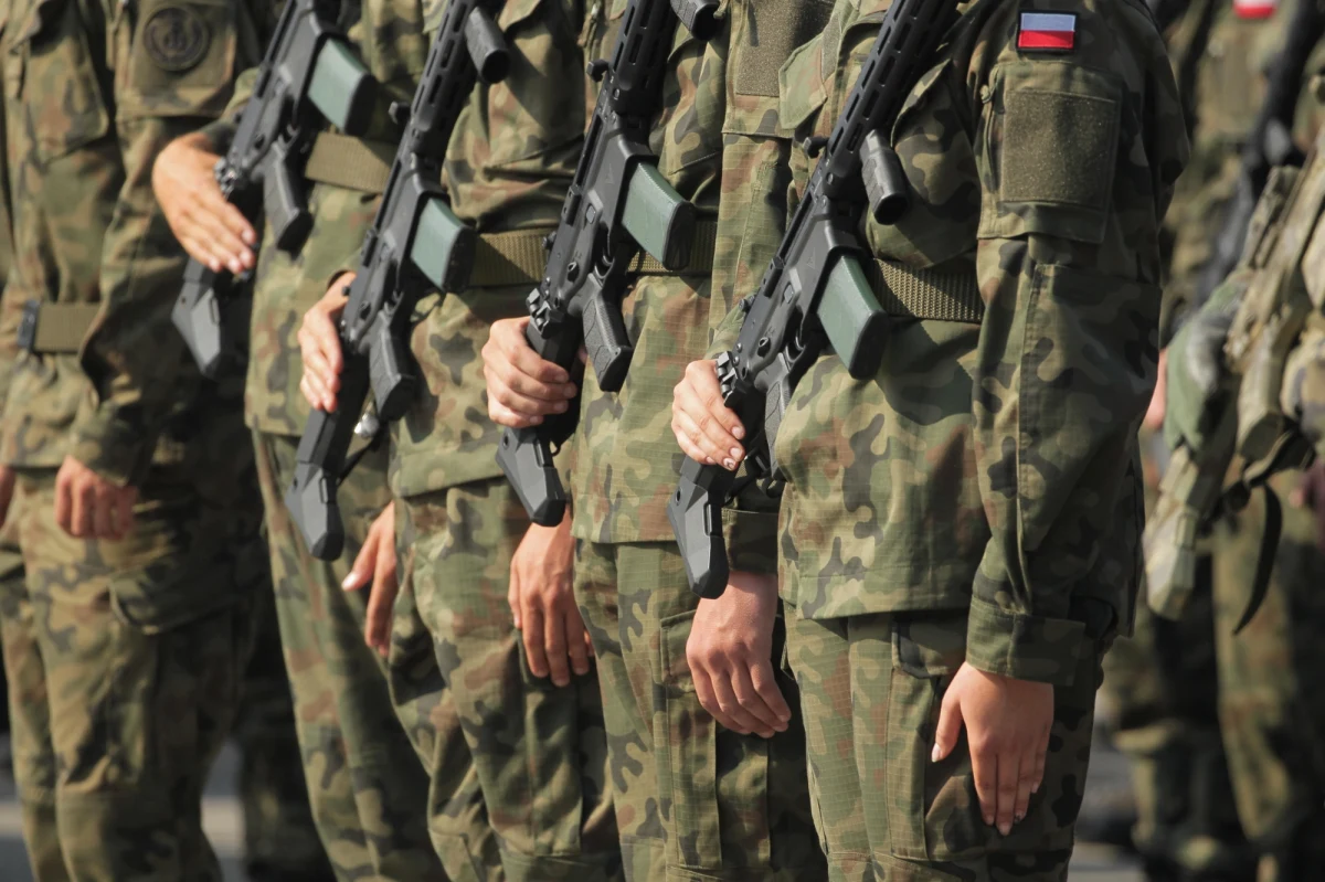 Prokuratura w Olsztynie prowadzi śledztwo w sprawie śmierci oficera Wojsk Obrony Terytorialnej. Jego ciało znaleziono w rzece Pasłęka w Braniewie (woj. warmińsko-mazurskie) na początku października. Służby nie ujawniały tej informacji, o sprawie napisała "Rzeczpospolita".