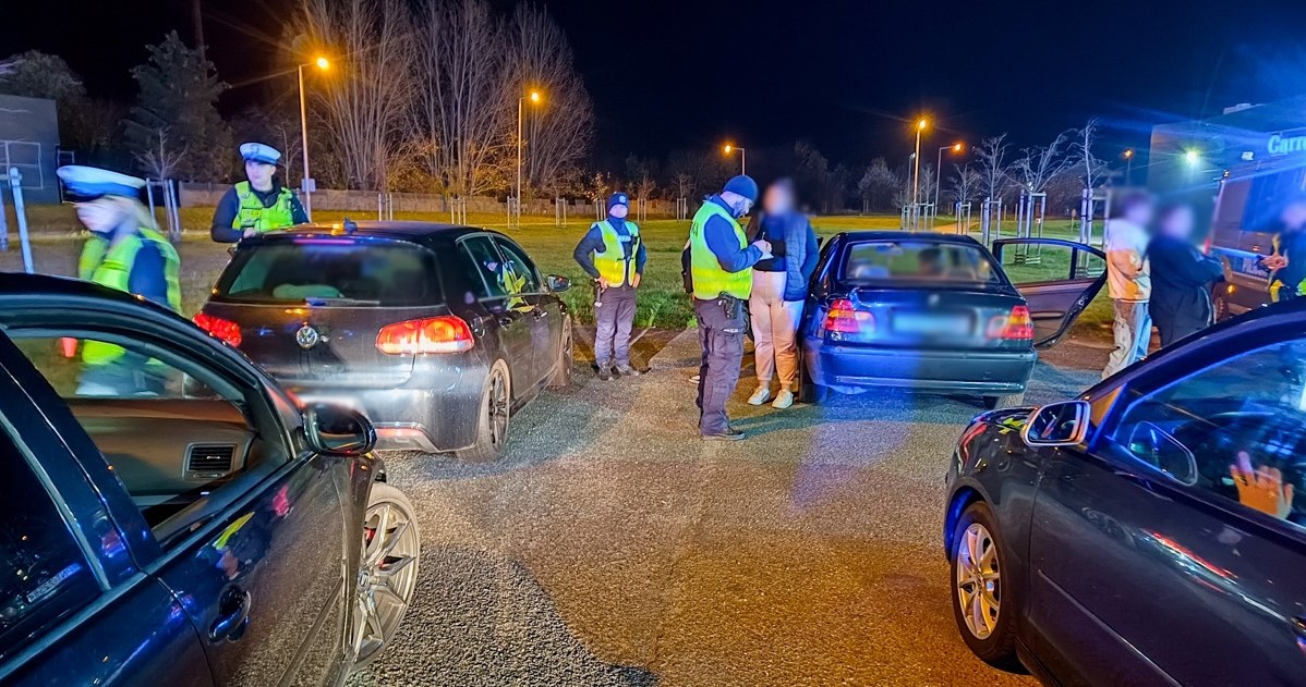 Policjanci, Gorzowa, Wlkp, zajęli, nieformalnym, samochodowym, zlotem, halloweenowym, Funkcjonariusze, wykazali, zrozumienia, pr Masowa akcja policji. Dla wielu kierowców to był naprawdę straszny wieczór