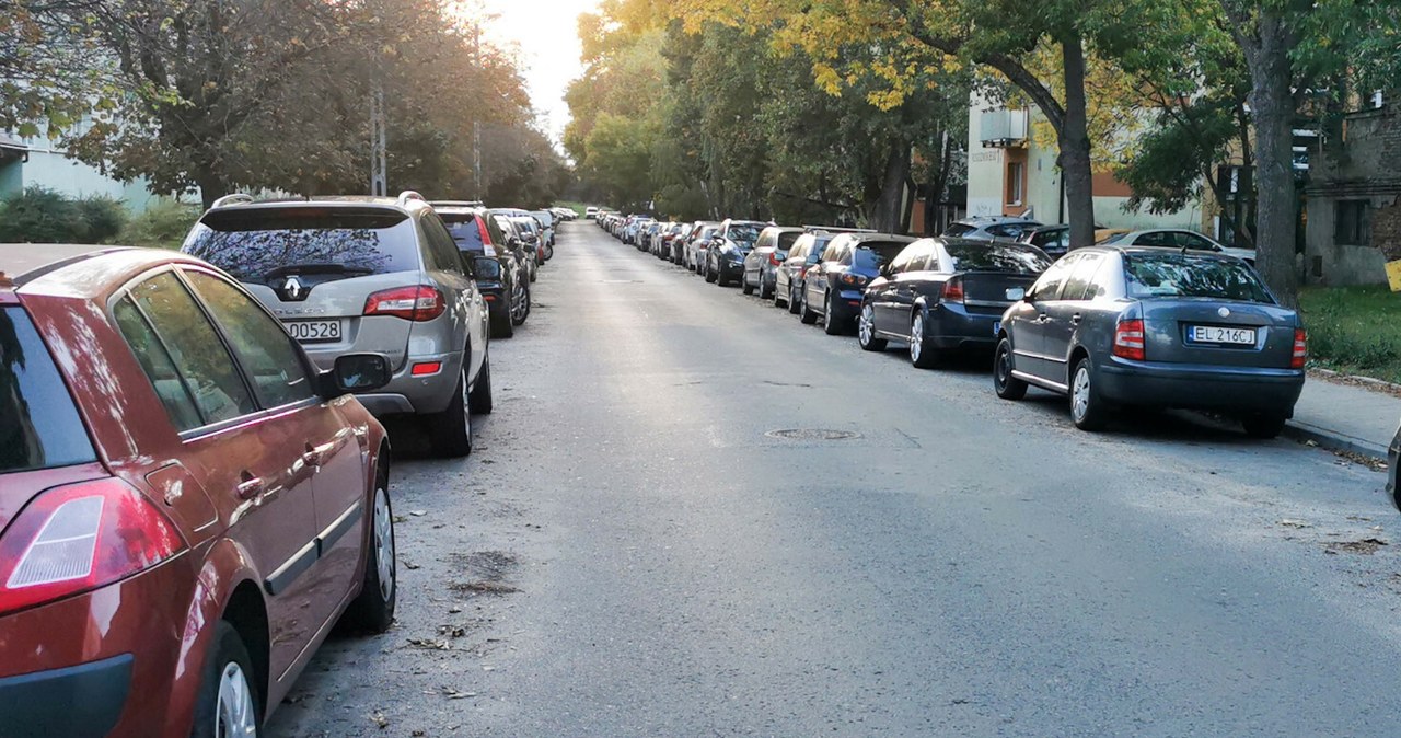 Skręcanie, podczas, parkowania, praktyka, rzadko, spotykana, Polsce, popularna, południowej, Europie, szczególnie, górskich, mie Parkując w ten sposób utrudniasz robotę złodziejowi. Ale to nie jedyna zaleta