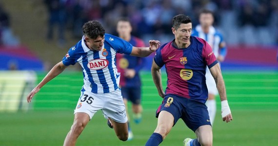 Barcelona, w składzie z Robertem Lewandowskim oraz z bramkarzem Wojciechem Szczęsnym na ławce rezerwowych, pokonała przed własną publicznością w derbach Espanyol 3:1 i umocniła się na czele hiszpańskiej ekstraklasy piłkarskiej. W 12 kolejkach "Duma Katlonii" zdobyła 33 punkty.