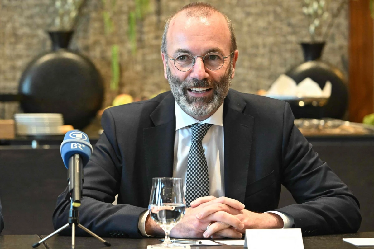 Szef Europejskiej Partii Ludowej w Parlamencie Europejskim stwierdził, że Wspólnota musi mieć plan B dla Ukrainy na wypadek, gdyby wybory prezydenckie w Stanach Zjednoczonych wygrał Donald Trump. Słowa Manfreda Webera są o tyle dziwne, że na przygotowanie planu A, planu B, a nawet planu C, było wystarczająco wiele czasu.