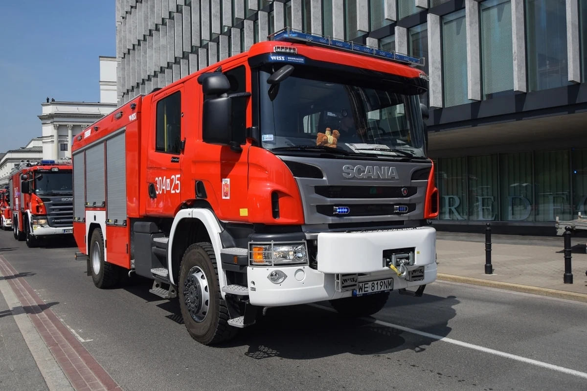 W restauracji przy ulicy Poznańskiej w Warszawie doszło do pożaru. Z obiektu ewakuowano kilkadziesiąt osób. Nikomu nic się nie stało.
