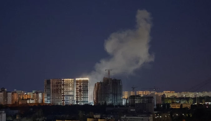 Nocny atak dronów na Kijów. Szczątki dronów wznieciły pożary