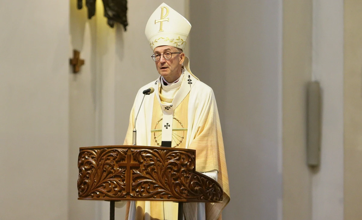 Papież Franciszek mianował nowym metropolitą warszawskim dotychczasowego metropolitę katowickiego pallotyna abpa Adriana Galbasa – poinformowała nuncjatura apostolska w Polsce. Zastąpi on na urzędzie kard. Kazimierza Nycza, który przeszedł na emeryturę.