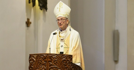 Papież Franciszek mianował nowym metropolitą warszawskim dotychczasowego metropolitę katowickiego pallotyna abpa Adriana Galbasa – poinformowała nuncjatura apostolska w Polsce. Zastąpi on na urzędzie kard. Kazimierza Nycza, który przeszedł na emeryturę.