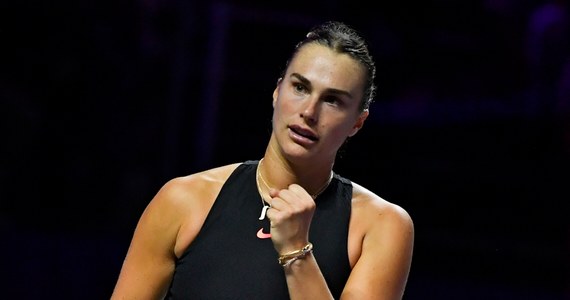 Liderka światowego rankingu Białorusinka Aryna Sabalenka pokonała Włoszkę Jasmine Paolini 6:3, 7:5 w 2. kolejce Grupy Fioletowej turnieju WTA Finals w Rijadzie i jest już pewna awansu do półfinału. Szansę wyjścia z grupy straciła natomiast reprezentantka Kazachstanu Jelena Rybakina.