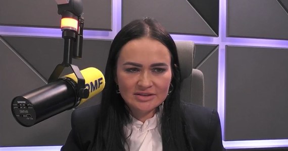 "Efektywność Krajowej Administracji Skarbowej spadła. Dyscyplina podatkowa rozluźniła się" - mówi w Popołudniowej rozmowie w RMF FM Agata Jagodzińska, działaczka związkowa, przewodnicząca Związkowej Alternatywy w Krajowej Administracji Skarbowej. Stwierdziła, że "nastąpił powrót do starych metod" i podała przykład: "Za poprzedniego rządu mogliśmy chodzić na kontrole bez zawiadomienia - taki podatnik nie mógł uciec. Nowy szef KAS wydał zalecenia, żeby za każdym razem było zawiadomienie do kontroli". W jej ocenie "jest mniejszy nacisk na walkę z przestępczością i nastąpił powrót do kontroli tak zwanych 'słupów'".