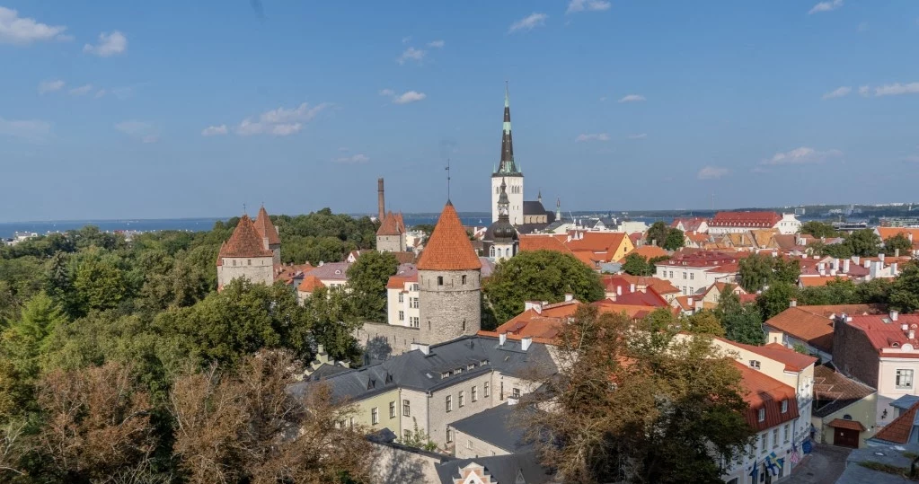 Panorama Tallinna. Estonia chce ograniczyć prawa Rosjan i Białorusinów. Szykują zmiany w konstytucji. Zdj. ilustracyjne 