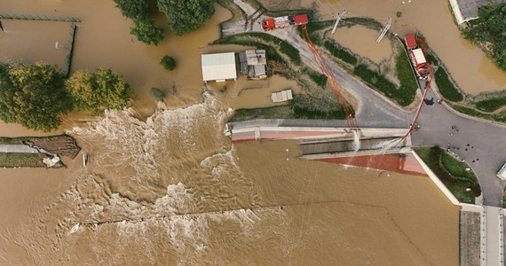 Gospodarze z Małopolski postanowili zorganizować zbiórkę na rzecz tych, którym powódź zabrała zbiory i zapasy. Z Rzeszotar koło Krakowa wyruszy dziś transport z darami dla mieszkańców zalanego Lewina Brzeskiego i okolic. 